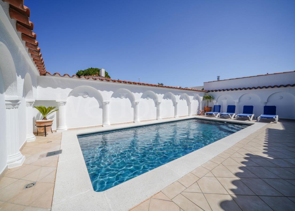 Villa Et Studio Avec Piscine - Wehostyou إمبوريابرافا المظهر الخارجي الصورة